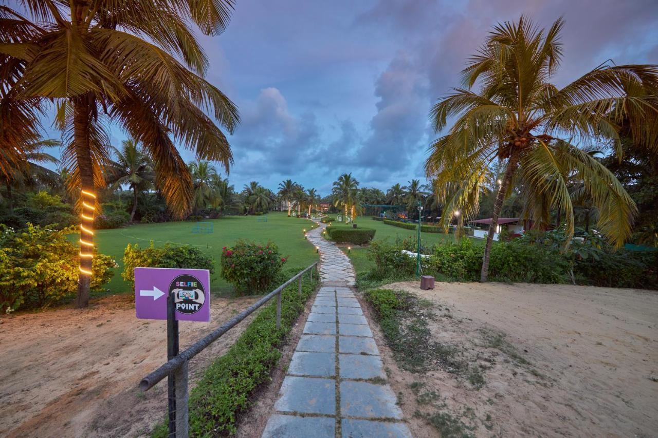 Royal Orchid Beach Resort & Spa, Utorda Beach Goa Εξωτερικό φωτογραφία